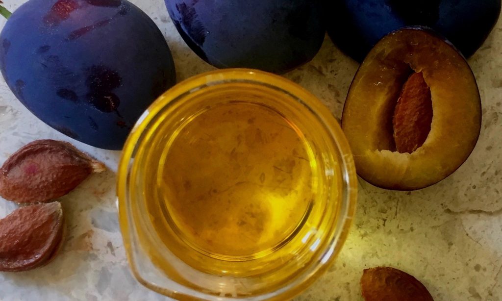 plum kernel oil 